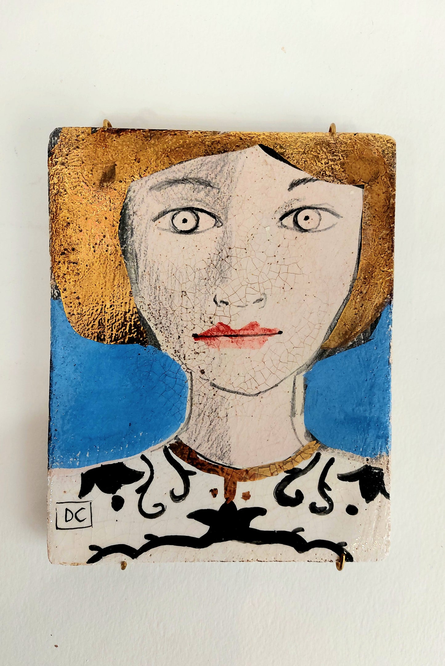 FORMELLA Dama with Gold