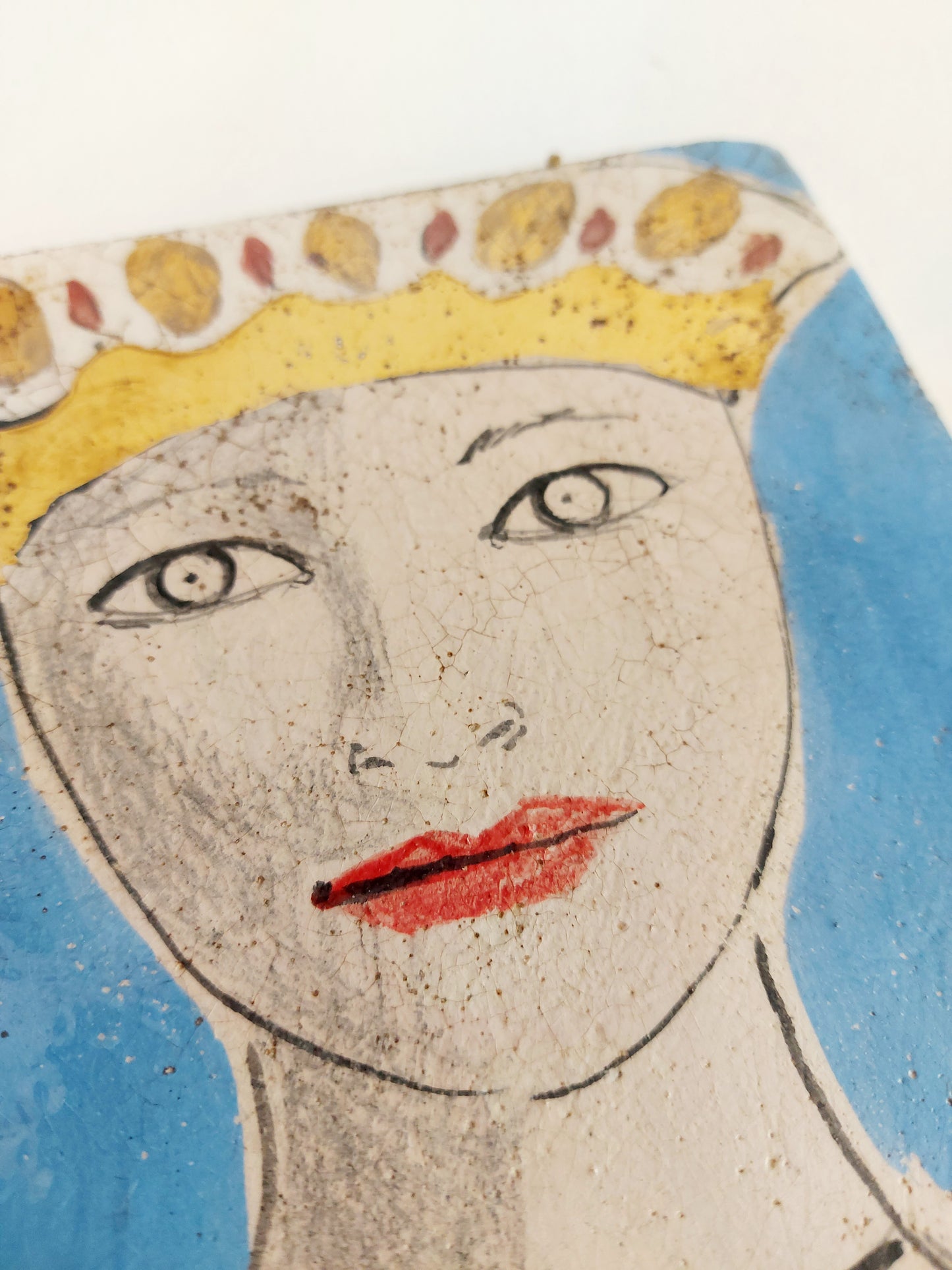 FORMELLA Dama with Gold