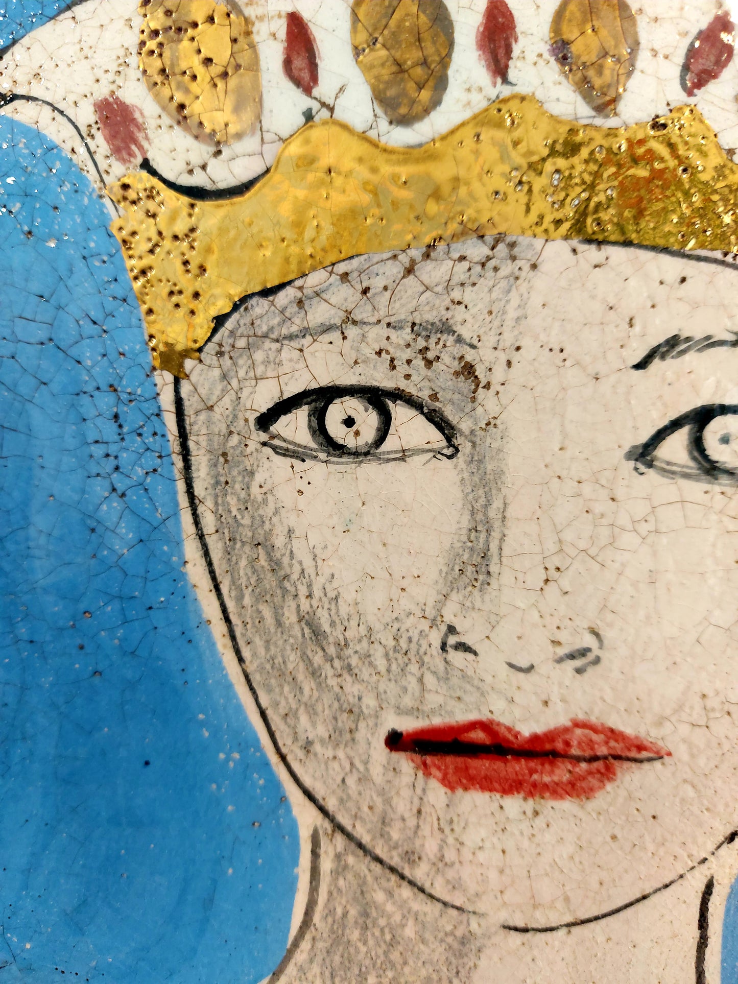 FORMELLA Dama with Gold